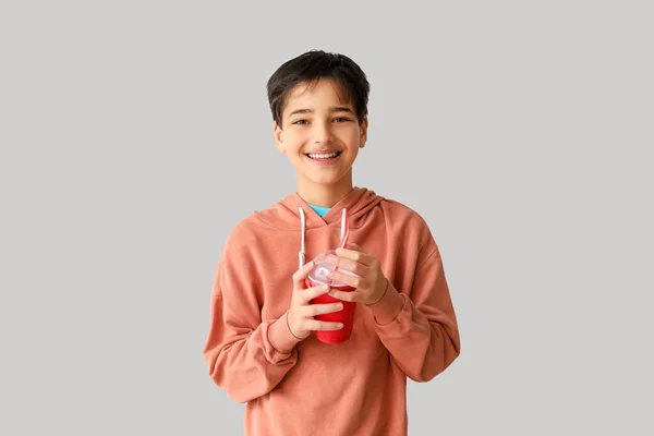 Menino Com Refrigerante Fundo Claro Celebração Dia Das Crianças — Fotografia de Stock