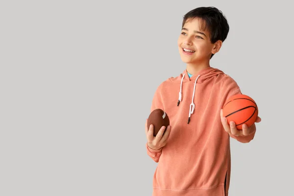 Anak Kecil Dengan Bola Latar Belakang Cahaya Perayaan Hari Anak — Stok Foto