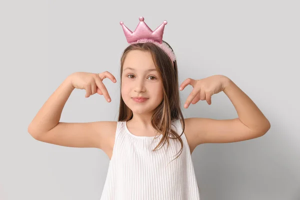 Little Girl Crown Making Heart Her Hands Light Background Children — Stock Photo, Image