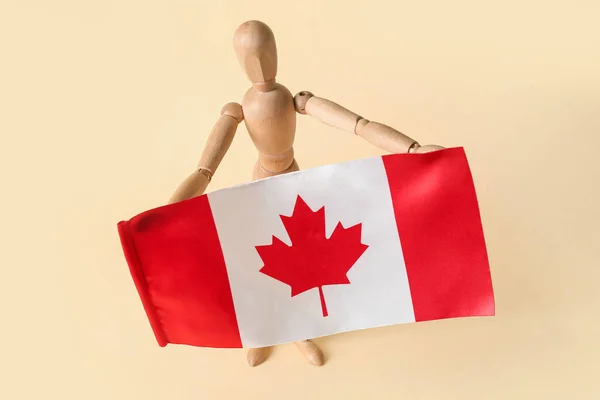 Maniquí Madera Con Bandera Canadá Sobre Fondo Beige — Foto de Stock