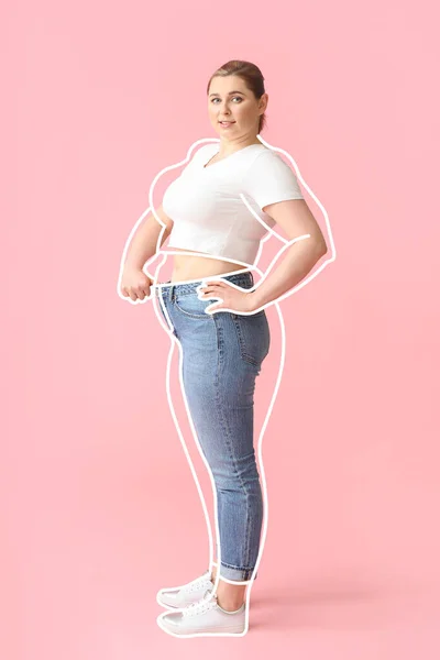 Щаслива Молода Жінка Після Схуднення Рожевому Фоні — стокове фото