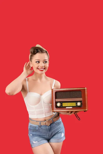 Young Pin Woman Retro Radio Receiver Red Background — Stock Photo, Image
