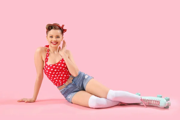 Young Pin Woman Roller Skates Pink Background — Stock Photo, Image