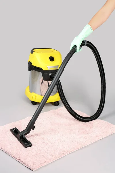 Woman Hoovering Carpet Grey Background — Stock Photo, Image