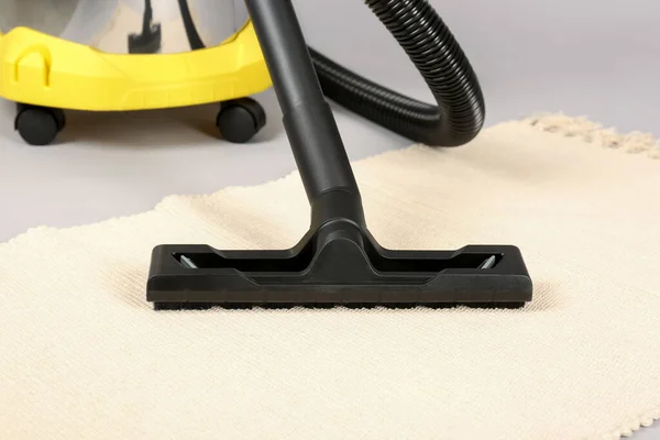 Vacuum Cleaner Rug Grey Background Closeup — Stock Photo, Image