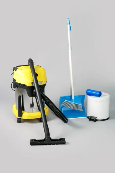 Vacuum Cleaner Dustpan Broom Bin Grey Background — Stock Photo, Image
