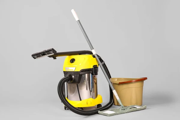 Vacuum Cleaner Mop Bucket Grey Background — Stock Photo, Image