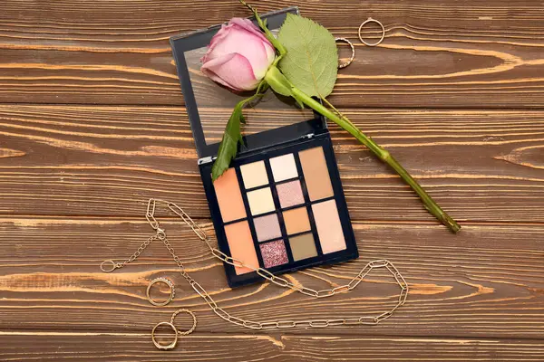 Palette Eyeshadows Beautiful Female Accessories Rose Flower Wooden Background — Stock Photo, Image