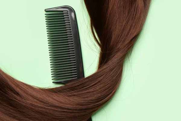 Brown Hair Comb Green Background — Stock Photo, Image