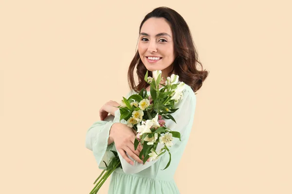 Young Woman Dress Alstroemeria Flowers Beige Background — Fotografia de Stock
