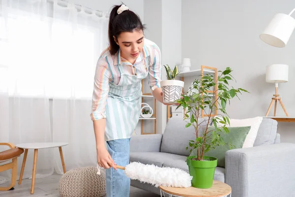 Young Woman Duster Cleaning Her House — Stock Photo, Image