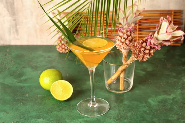 Glass Cocktail Lime Baby Pineapples Grunge Table Closeup — Stock Photo, Image
