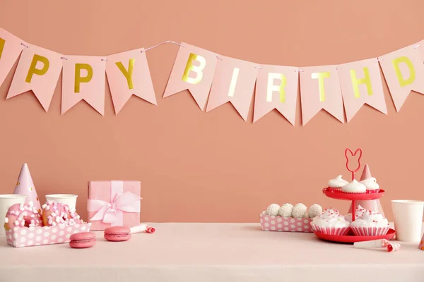 Sweets White Table Happy Birthday Paper Garlands Dark Beige Wall — Stock Photo, Image