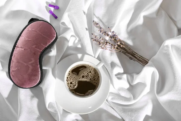 Slaapmasker Oordopjes Kopje Koffie Bed — Stockfoto