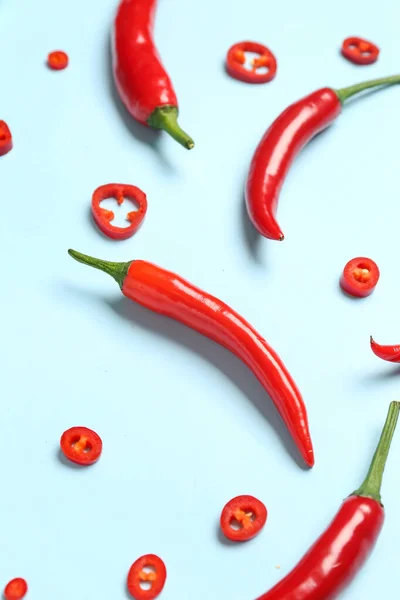 Čerstvé Horké Chilli Papričky Modrém Pozadí — Stock fotografie