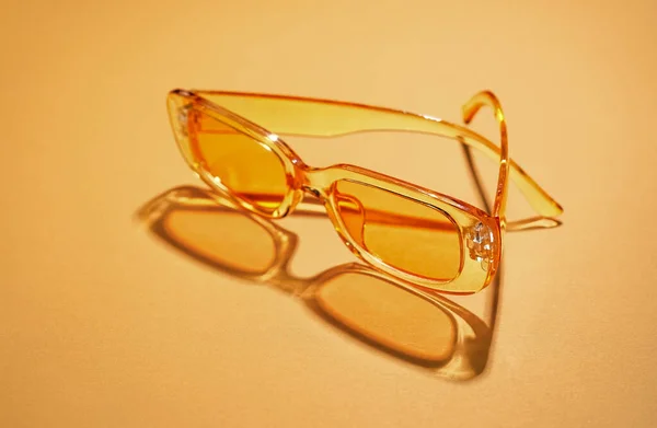 Óculos Sol Modernos Fundo Laranja — Fotografia de Stock
