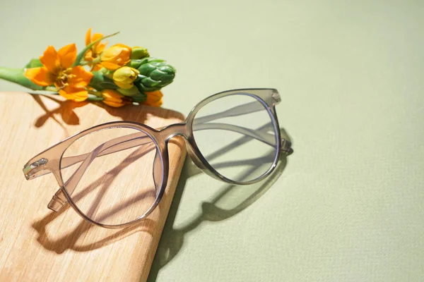 Notebook Flower Eyeglasses Pale Green Background — Stock Photo, Image