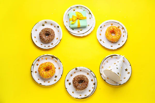Frame Made Paper Disposable Plates Donuts Gift Party Hat Yellow — Stock Photo, Image