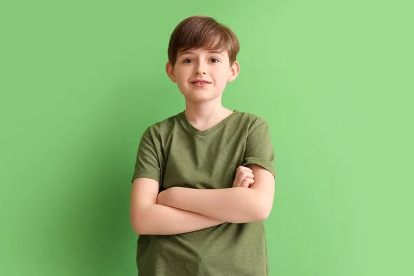 Liten Pojke Grön Bakgrund Barnens Dag Firande — Stockfoto