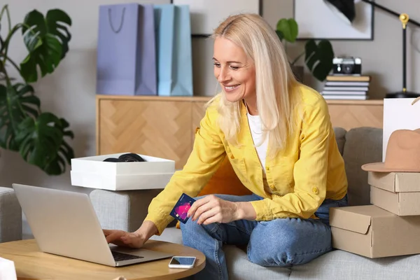 Mature Woman Laptop Credit Card Shopping Online Home — Stock Photo, Image