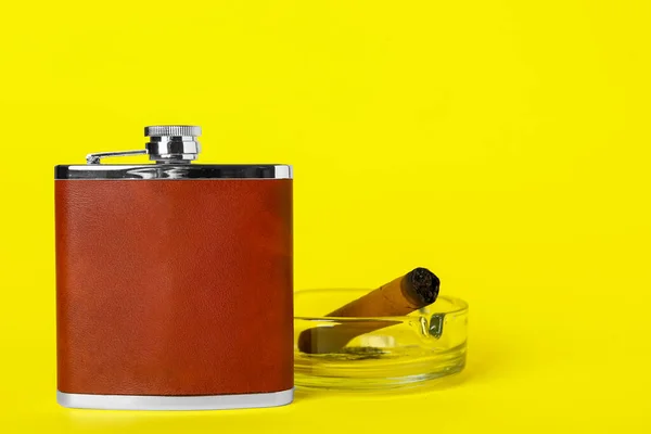 New Hip Flask Ash Tray Cigar Yellow Background — Stock Photo, Image