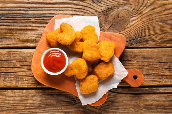 Board Delicious Nuggets Bowl Ketchup Wooden Table — Stock Photo, Image