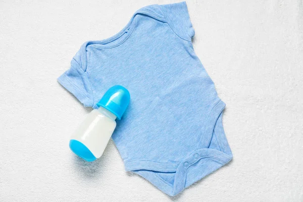 Bottle Milk Baby Bodysuit White Towel — Stock Photo, Image