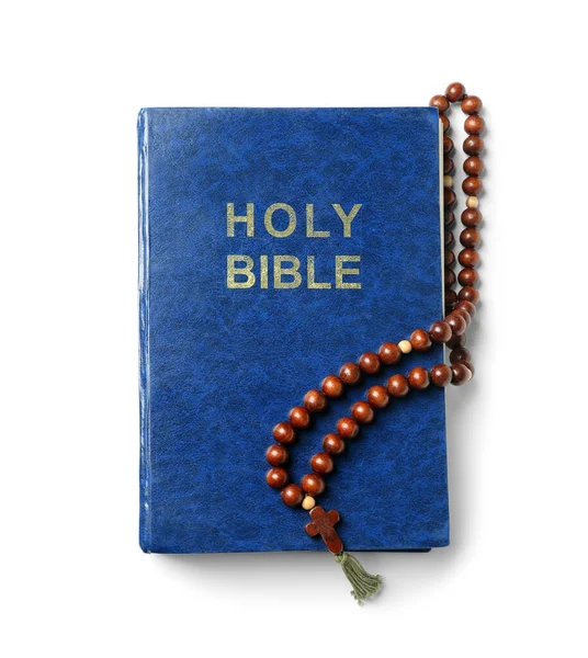 Helig Bibel Och Bönepärlor Isolerade Vit Bakgrund — Stockfoto