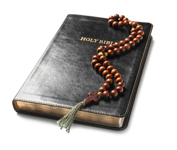 Bíblias Sagradas Contas Oração Isoladas Fundo Branco — Fotografia de Stock