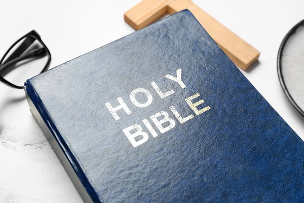 Holy Bible White Marble Background Closeup — Stock Photo, Image