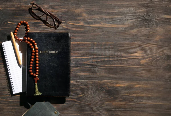 Holy Bible Notebooks Prayer Beads Eyeglasses Pen Wooden Background — Stock Photo, Image
