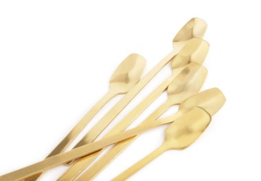 Beyaz arka planda altın kaşıklar