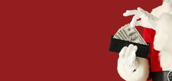 Санта Клаус Деньгами Бумажнике Красном Фоне Пространством Текста — стоковое фото