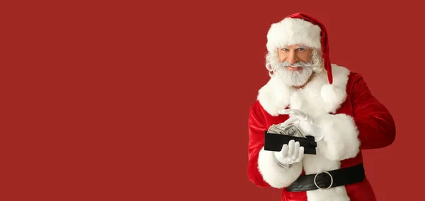 Santa Claus Penězi Peněžence Červeném Pozadí Prostorem Pro Text — Stock fotografie