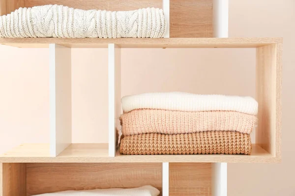 Shelf Unit Beautiful Sweaters Beige Wall Room Closeup — Stock Photo, Image