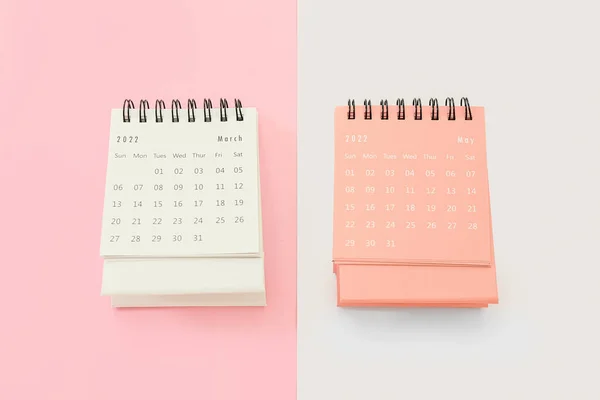 Verschiedene Flip Kalender Auf Farbigem Hintergrund — Stockfoto