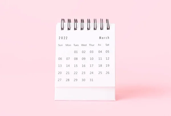 Календарь Март Розовом Фоне — стоковое фото