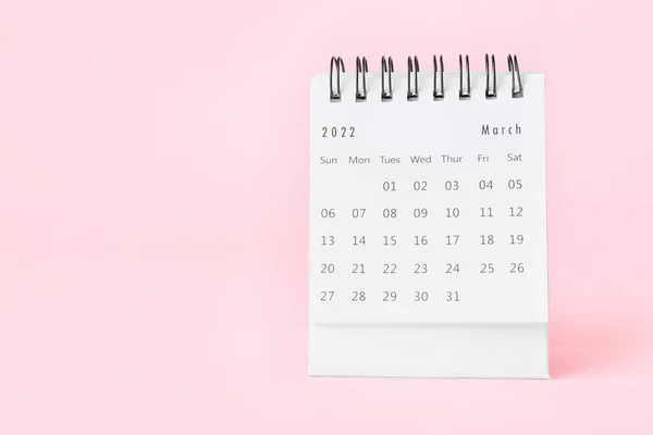 Flip Papper Kalender För Mars Rosa Bakgrund — Stockfoto