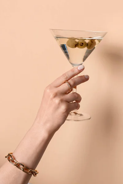 Woman Glass Martini Beige Background — Stock Photo, Image