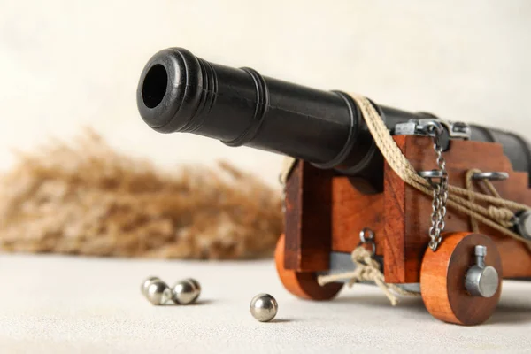Игрушечная Модель Пушки Светлом Фоне Крупный План — стоковое фото