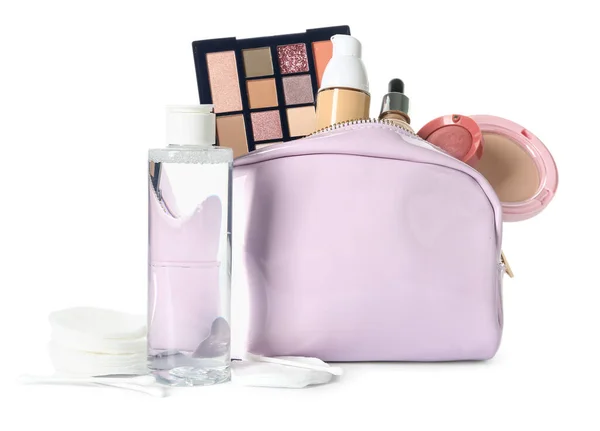Kosmetiktasche Mit Make Produkten Mikrokellerwasser Wattestäbchen Und Einlagen Auf Weißem — Stockfoto