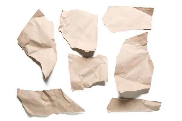 Yırtık Kağıt Parçaları Beyaz Arkaplanda Izole — Stok fotoğraf