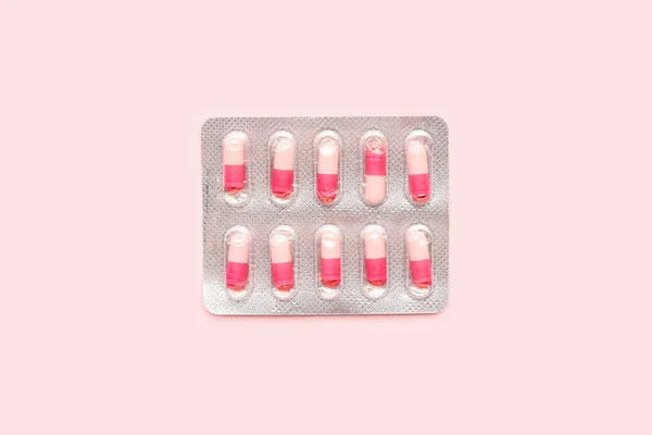 Blister Pillole Ormonali Sfondo Rosa — Foto Stock