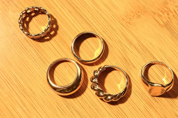 Gyönyörű Gyűrűk Háttér — Stock Fotó