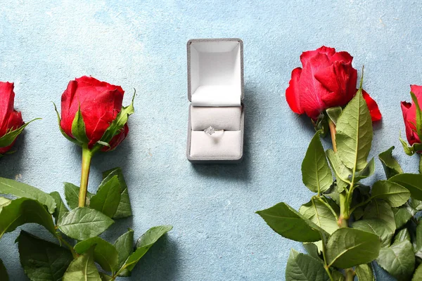 Box Engagement Ring Roses Blue Background — Stock Photo, Image