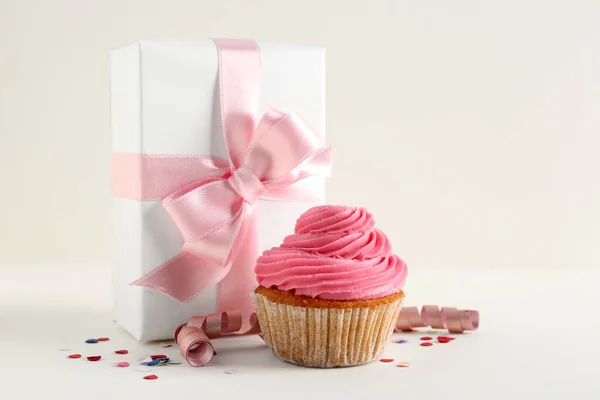 Tasty Cupcake Gift Box White Background — Stock Photo, Image