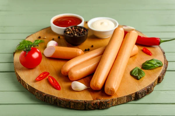 Board Tasty Sausages Basil Chilli Green Wooden Background — Stock Photo, Image