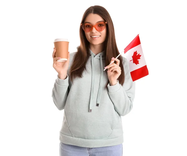 拿着加拿大国旗和白底咖啡的年轻女子 — 图库照片