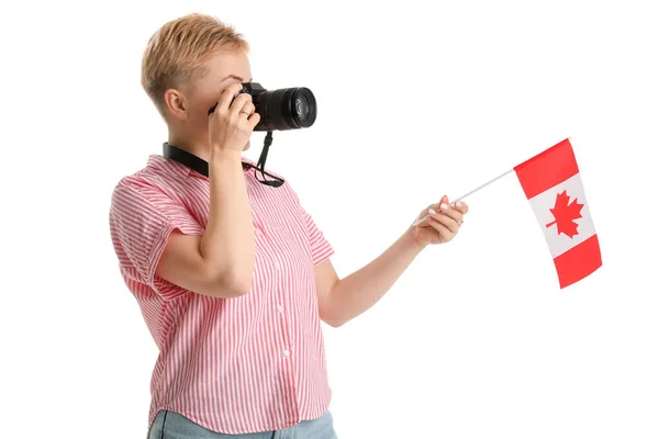 Junge Frau Mit Fotokamera Und Fahne Von Kanada Auf Weißem — Stockfoto