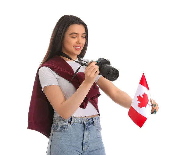 Młoda Kobieta Aparatem Fotograficznym Flagą Kanady Białym Tle — Zdjęcie stockowe